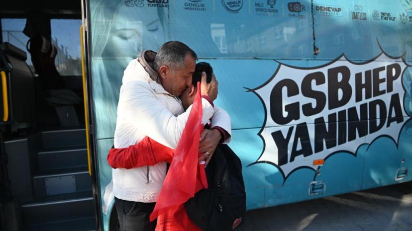 Katar'da mahsur kalan Türk sporcular memleketine döndü