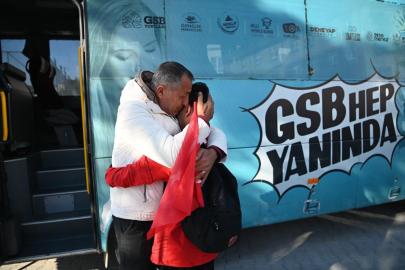 Katar'da mahsur kalan Türk sporcular memleketine döndü