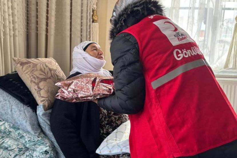 Kızılay Muradiye Şubesi'nden 8 Mart ziyareti