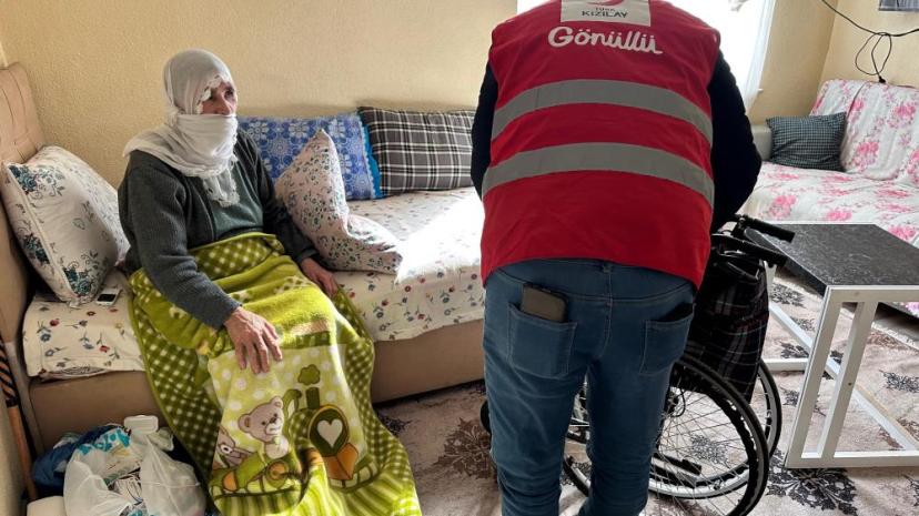 Muradiye ilçesinde anlamlı bayram hediyesi