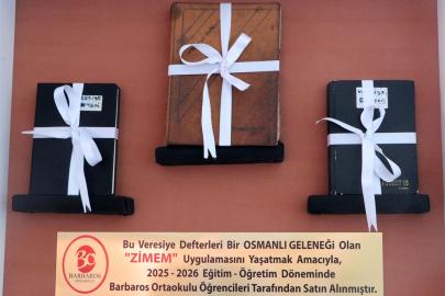 Okulda para toplayıp, 3 bakkalın veresiye defterini satın aldılar