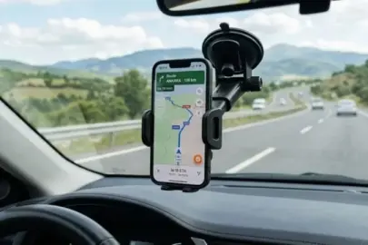 Ön cama telefon sabitlemeye yasak kapıda: Araç sahiplerine 21 bin TL ceza kesilecek