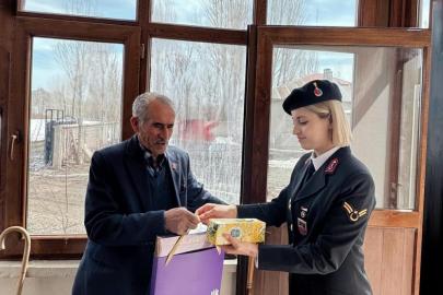 Özalp ilçesinde şehit ailelerine bayram ziyareti