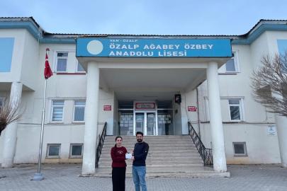 Özalp’te kitap okuma sınavında dereceye girenlere ödülleri verildi