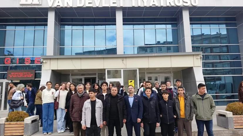 Pansiyonlu Öğrencilere Kültürel Tiyatro Etkinliği