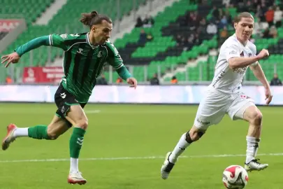 Trendyol 1. Lig'in 31. haftasında Sakaryaspor, Vanspor'u 90+4'te attığı golle 2-1 yenerek kümede kalma yolunda kritik bir galibiyet aldı.