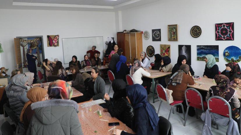 Tuşba'da 8 Mart Etkinlikleri Devam Ediyor: Kadınlarla Mum Atölyesi Düzenlendi