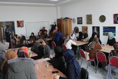 Tuşba'da 8 Mart Etkinlikleri Devam Ediyor: Kadınlarla Mum Atölyesi Düzenlendi