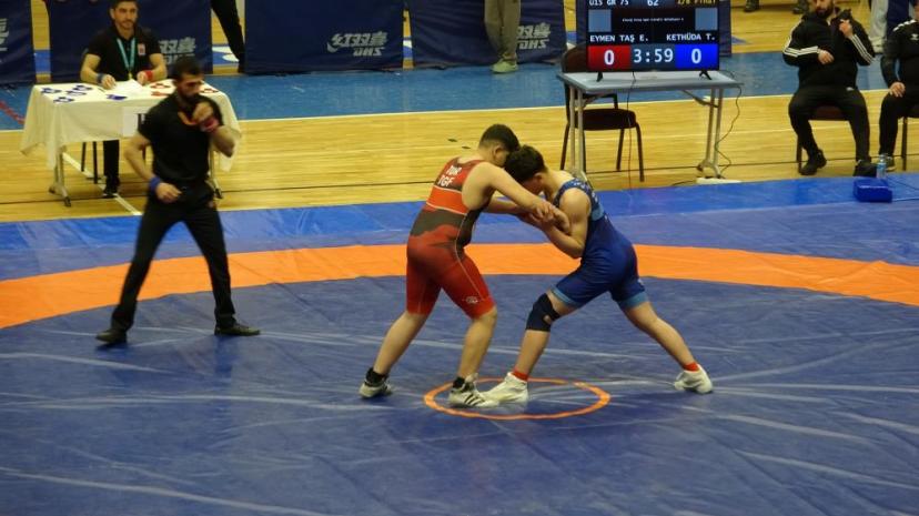 U15 Güreş Grup Müsabakaları Van'da başladı