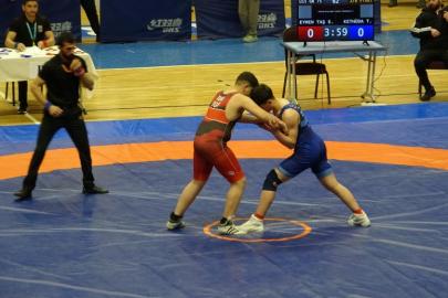 U15 Güreş Grup Müsabakaları Van'da başladı