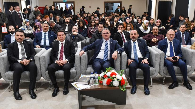 VALİ OZAN BALCI: “VAN’I NİTELİKLİ KİTAP VE KÜTÜPHANELERLE BULUŞTURUYORUZ”