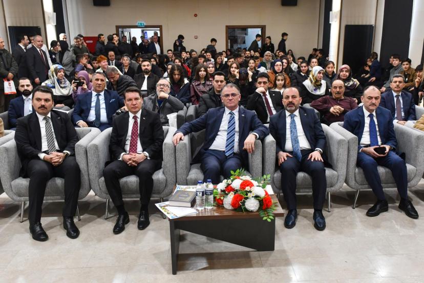 VALİ OZAN BALCI: “VAN’I NİTELİKLİ KİTAP VE KÜTÜPHANELERLE BULUŞTURUYORUZ”