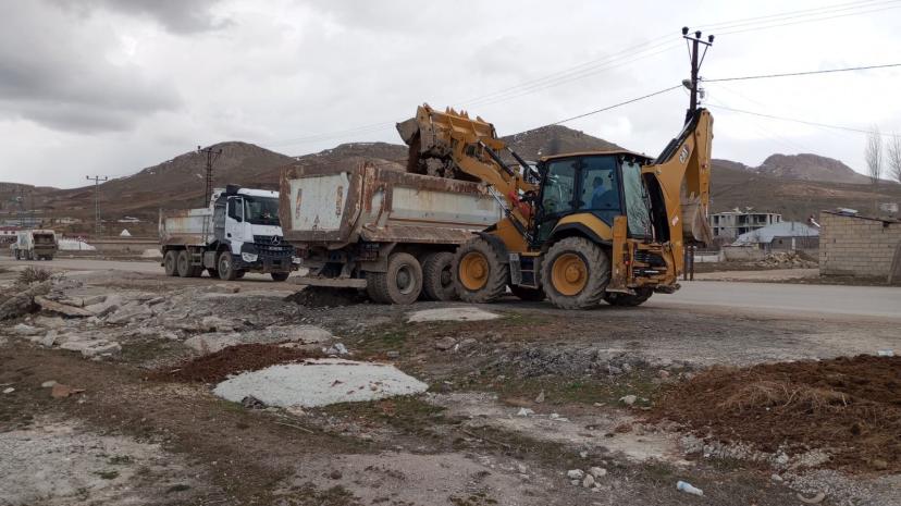 VAN BÜYÜKŞEHİR BELEDİYESİ KAÇAK HAFRİYAT VE MOLOZ DÖKÜMÜNE KARŞI MÜCADELE YÜRÜTÜYOR