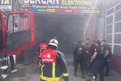 Van oto sanayisinde otomobil yangını