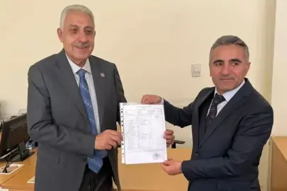 Van Şoförler Odası'nın Yeni Başkanı Faruk Alpaslan Mazbatasını Aldı