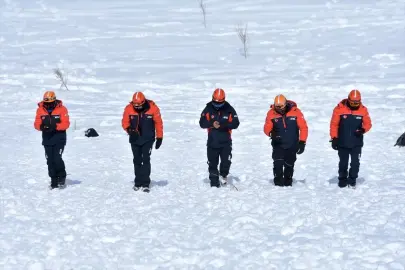 Van'da Çığda Arama Kurtarma Eğitimi