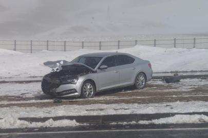 Van'da Kaymakamın bulunduğu otomobil kaza yaptı