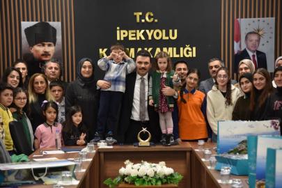 Van’da kitap okuma yarışmasında dereceye girenler ödüllendirildi