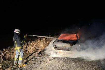 Van'da seyir halindeki otomobil yandı