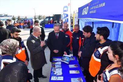 Van'da üniversite öğrencileri afetlere karşı bilgilendiriliyor