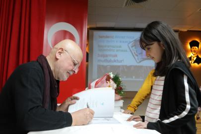 YAZAR AHMET SINAV VANLİ OKURLARIYLA BULUŞTU