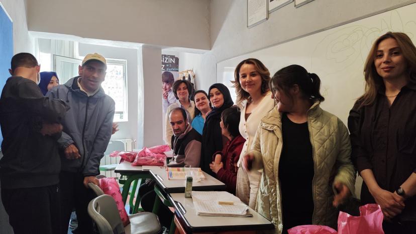 AK Parti İpekyolu ilçe Kadın Kolları Başkanı Şerife Yıldız’dan Anlamlı Ziyaret