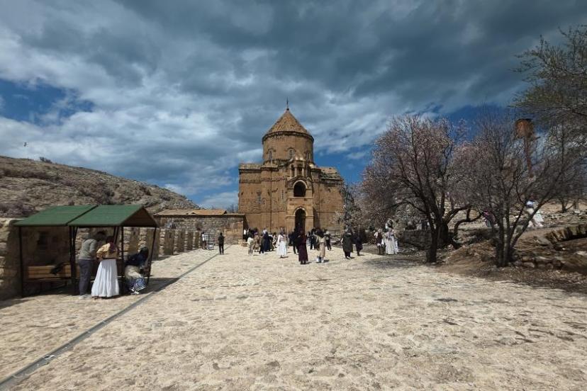 Akdamar Adası'nda 23 Nisan yoğunluğu