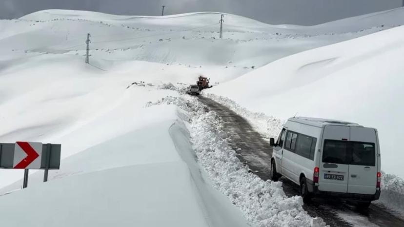 Bahçesaray-Hizan yolu ulaşıma açıldı