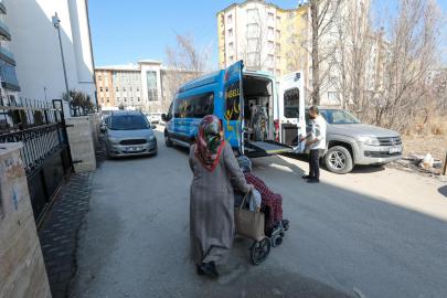 BÜYÜKŞEHİR BELEDİYESİ’NDEN ENGELLİ VE YAŞLILARA ÜCRETSİZ HASTANE ULAŞIM DESTEĞİ