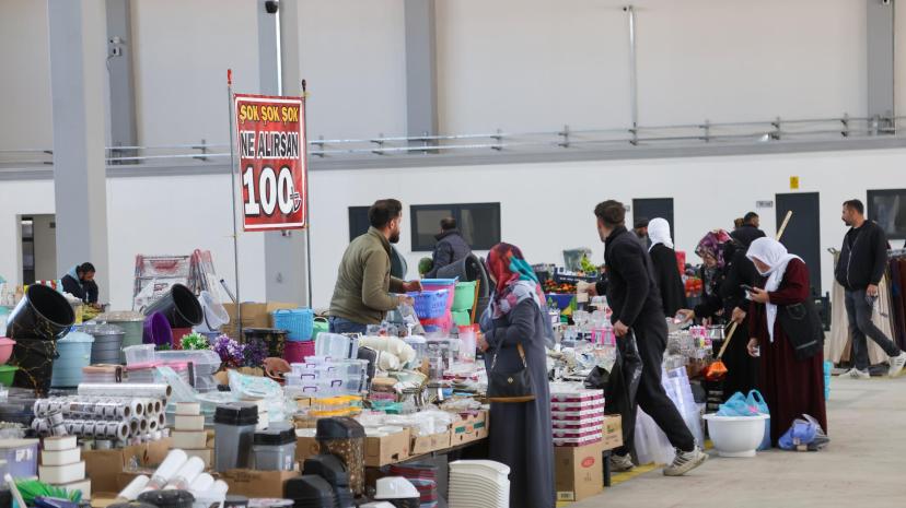 BÜYÜKŞEHİR BELEDİYESİ'NİN KAPALI SEMT PAZARLARI HİZMETE BAŞLADI