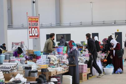 BÜYÜKŞEHİR BELEDİYESİ'NİN KAPALI SEMT PAZARLARI HİZMETE BAŞLADI