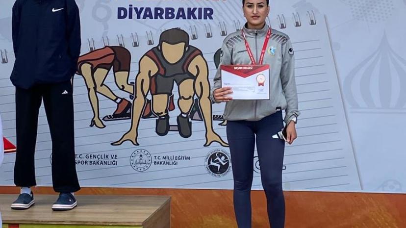 Edremitli sporcu Zeynep Demir’den büyük başarı