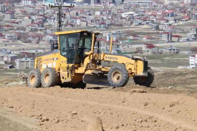 Edremit’te yol yapım çalışmaları aralıksız sürüyor