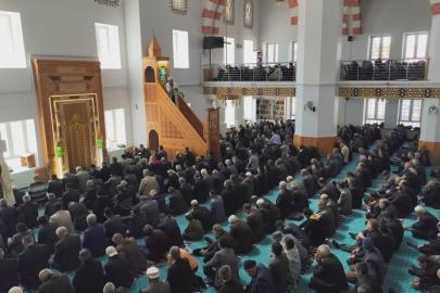 Erciş'te öğretmen ve öğrenciler için gıyabi cenaze namazı kılındı