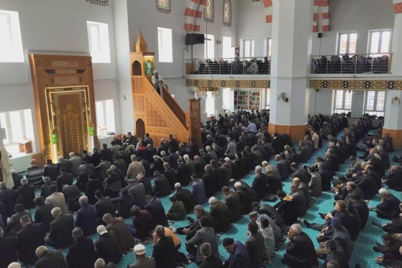 Erciş'te öğretmen ve öğrenciler için gıyabi cenaze namazı kılındı