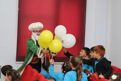 NASREDDİN HOCA İLÇELERDE MİNİKLERLE BULUŞUYOR