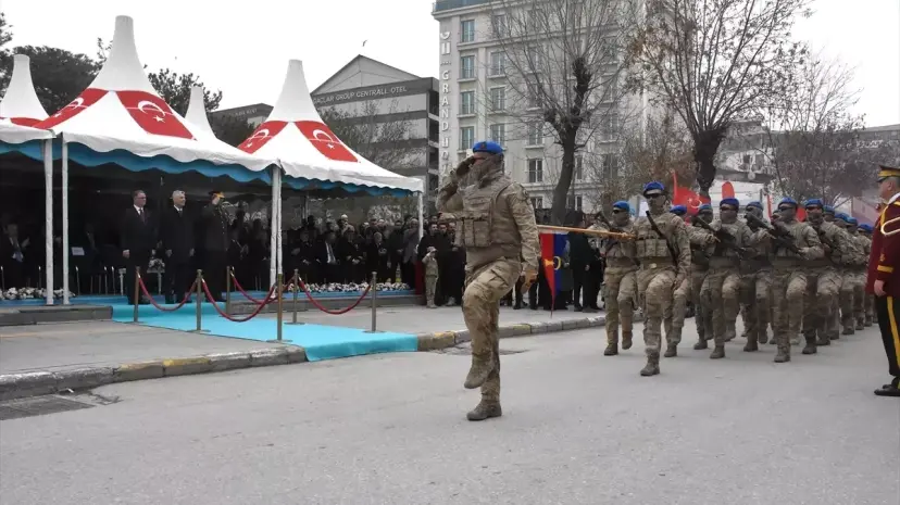 Ticaret Bakanı Bolat, Van'ın düşman işgalinden kurtuluşunun 108. yıl dönümü törenine katıldı