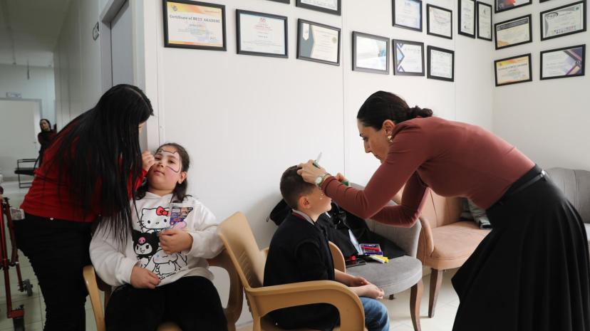 VAN BÜYÜKŞEHİR BELEDİYESİ DÜNYA OTİZM FARKINDALIK GÜNÜ ETKİNLİĞİ DÜZENLEDİ