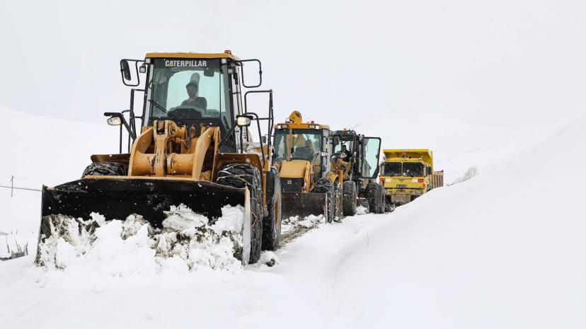 VAN BÜYÜKŞEHİR BELEDİYESİ’NDEN NİSAN’DA KARLA MÜCADELE ÇALIŞMASI