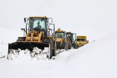 VAN BÜYÜKŞEHİR BELEDİYESİ’NDEN NİSAN’DA KARLA MÜCADELE ÇALIŞMASI