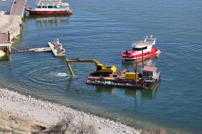 Van Gölü’nde sular çekildi, Akdamar’daki iskele yenileniyor