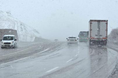 Van'da 11 yerleşim yerinin yolu ulaşıma kapandı