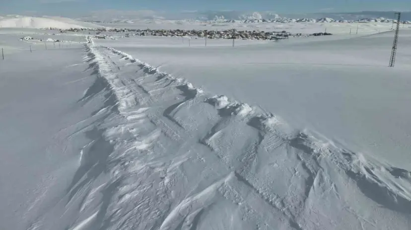 Van’da 40 yerleşim yerinin yolu ulaşıma kapandı