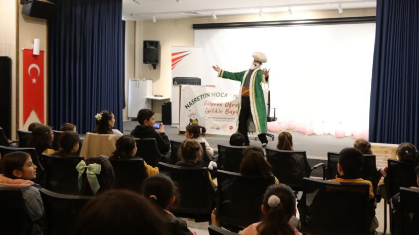 VAN’DA 62. KÜTÜPHANE HAFTASI’NDA ÇOCUKLAR NASREDDİN HOCA  İLE BULUŞTU