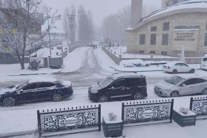 Van’da 93 yerleşim yerinin yolu kapandı