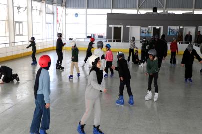 Van'da bir yılda 10 bin öğrenciye buz pateni eğitimi verildi