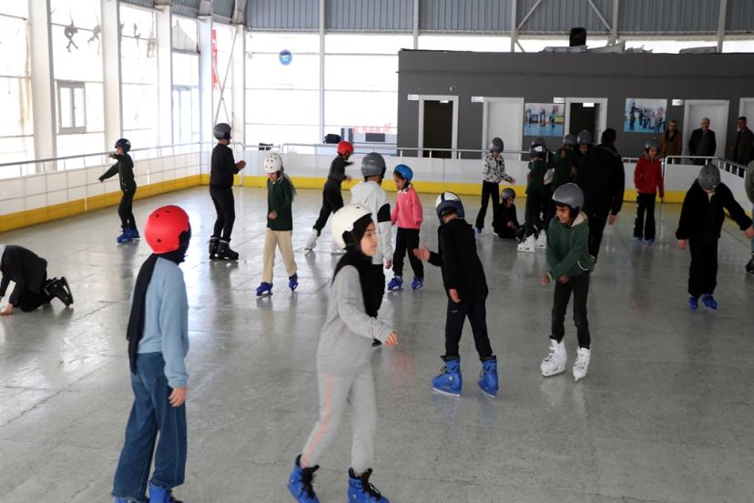 Van'da bir yılda 10 bin öğrenciye buz pateni eğitimi verildi
