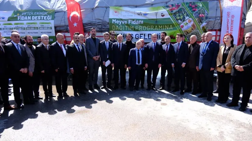 Van’da çiftçilere 650 bin fidan dağıtıldı