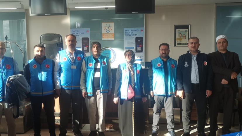 Van'da hacı adayları kutsal topraklara uğurlandı