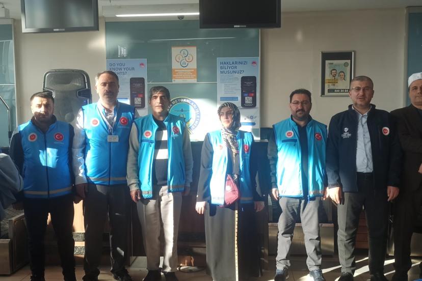 Van'da hacı adayları kutsal topraklara uğurlandı